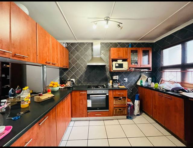 2 BEDROOM TOWNHOUSE FOR SALE IN CATO MANOR